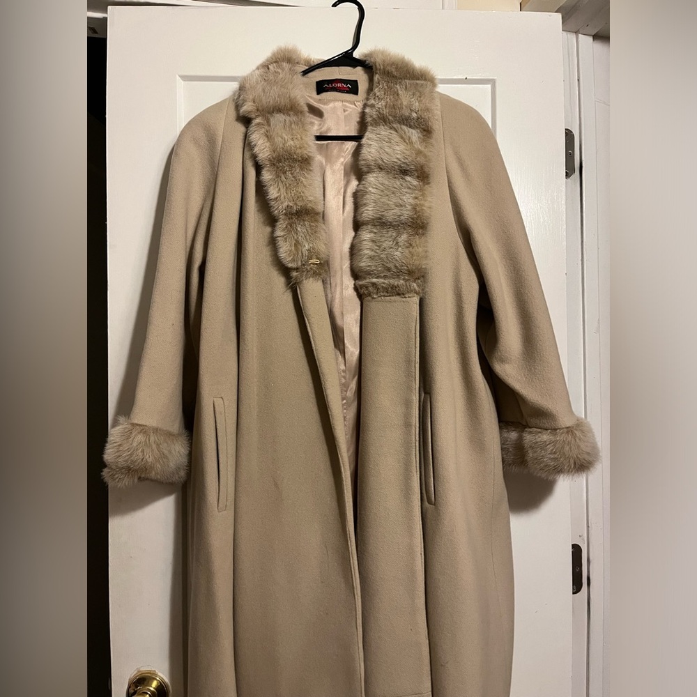 Vintage Cream Coat with Fur Trim